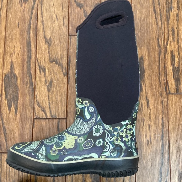 Bogs Women's Winter Rain Boots - Black and Green Floral - Picture 3 of 10